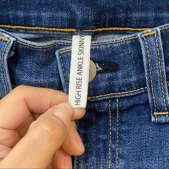 Rag & Bone High-Rise Ankle Skinny Jeans in Manson Wash - Picture 6 of 13